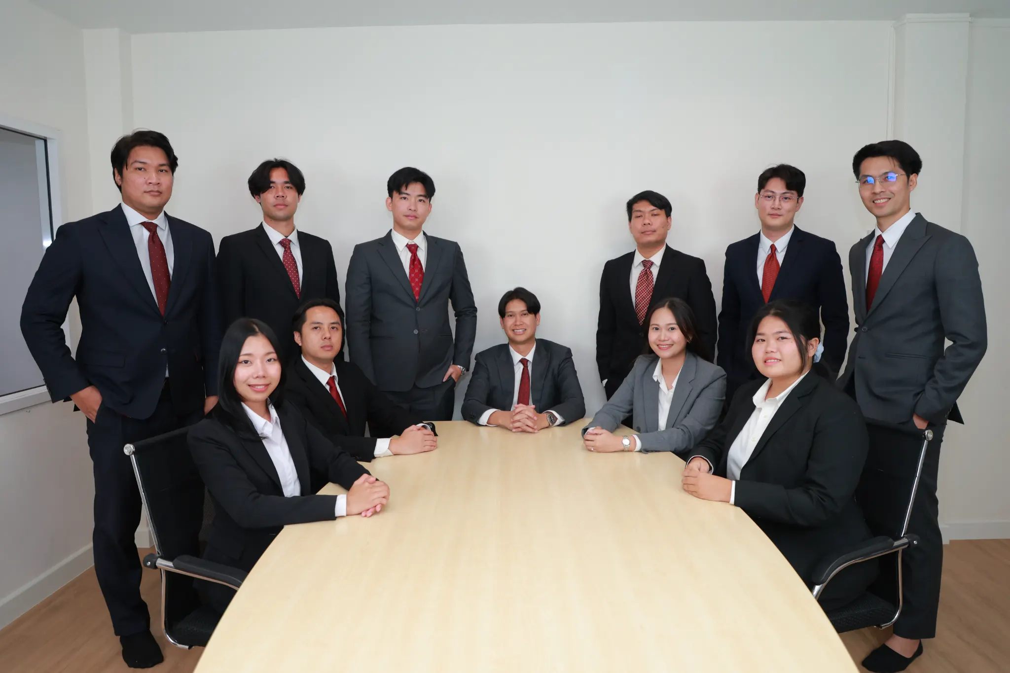 ทีมทนาย Intimate Lawyer ในห้องประชุมสำนักงาน ขอนแก่น